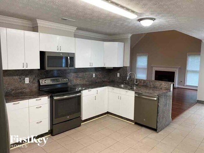 Foto del edificio - 1020 Forest Hills Dr SE