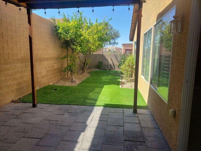 Foto del edificio - Spacious 3 Bedroom Home with Garage & Soak...