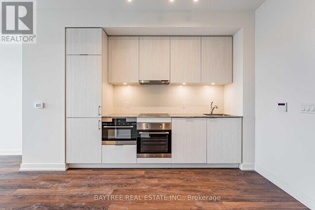 Photo du bâtiment - 158 Front St E