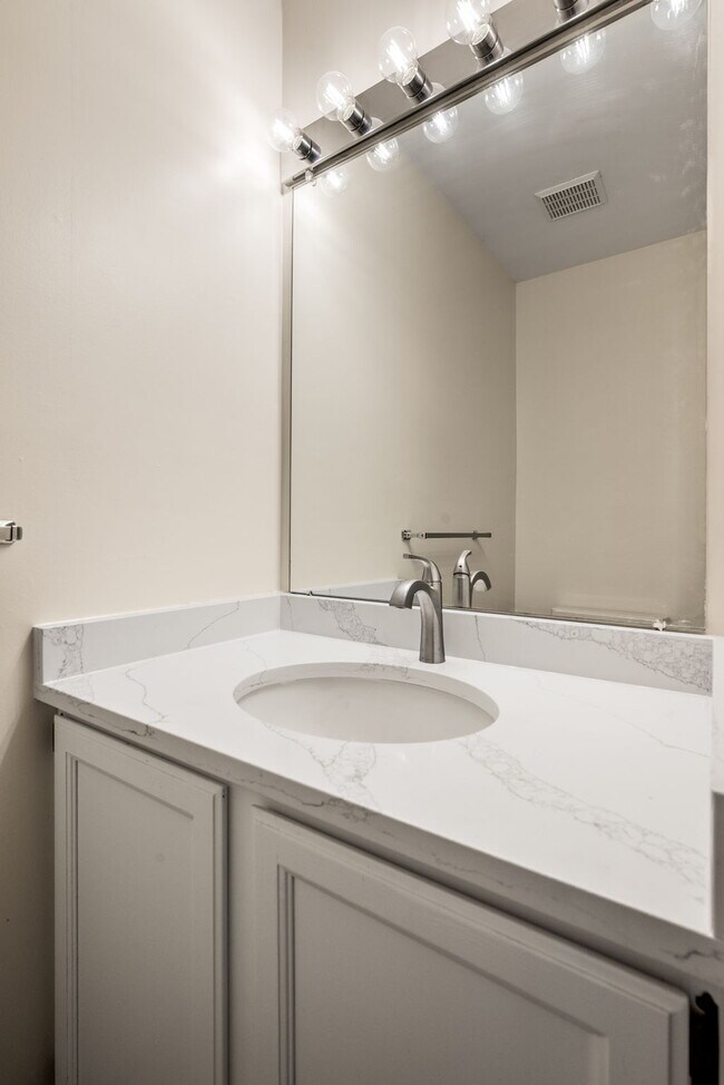 Building Photo - 2904 Cornell Ct