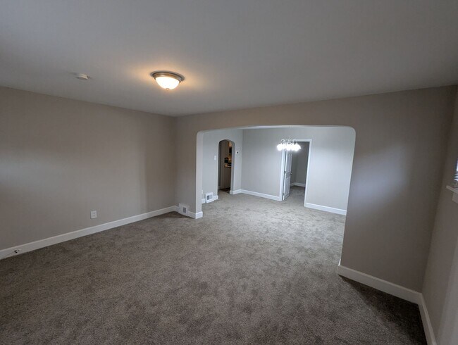 Foto del edificio - Take Aim at Fletcher - $1000 Security Deposit & 1/2 Off Your First Month!