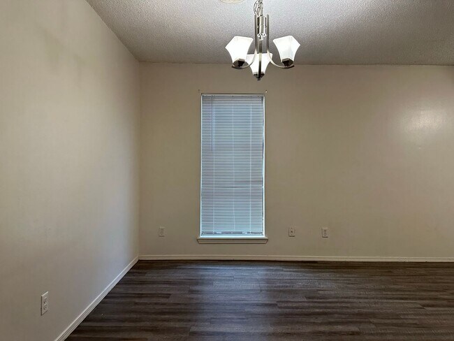 Building Photo - S.82nd Duplex