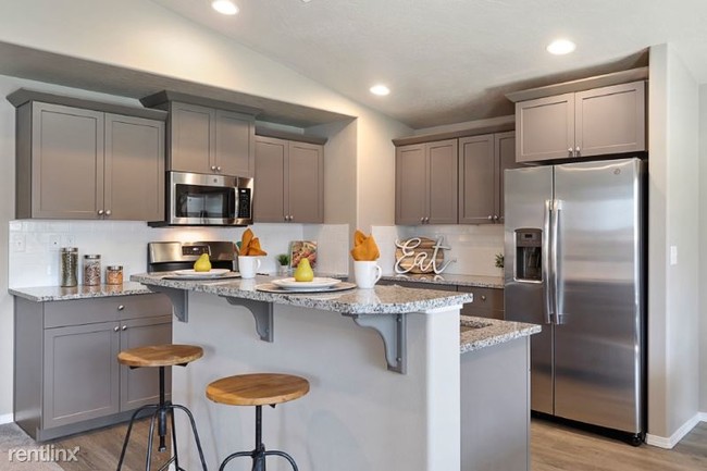 Foto del edificio - 2927 NE Quiet Canyon Dr