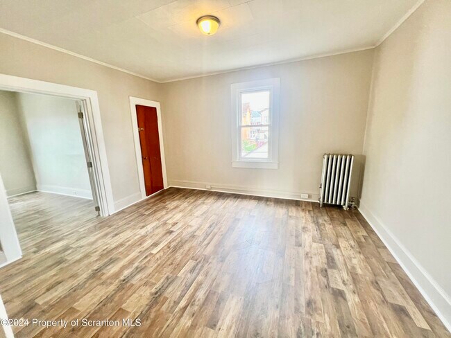 Building Photo - 642 Alder St