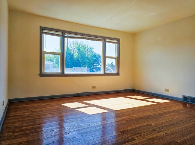 Foto del edificio - 5950 W Schubert Ave