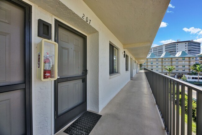 Foto del edificio - 1/1 Condo at Vanderbilt Beach