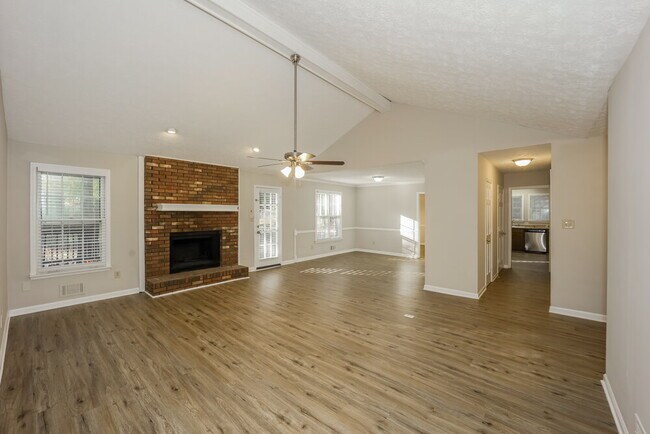 Building Photo - 270 Merrydale Dr