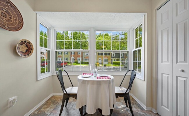Foto del edificio - 1823 Foxdale Ct