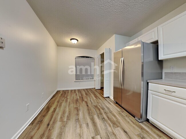 Foto del edificio - 3943 Hunters Lake Cir E