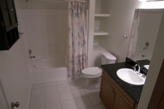 bathroom - 360 W Ave 26