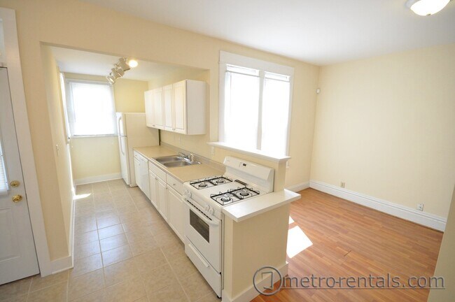 Kitchen - 1316 Parsons Ave