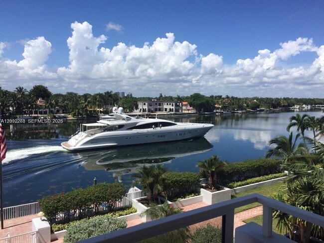 Building Photo - 5700 Collins Ave