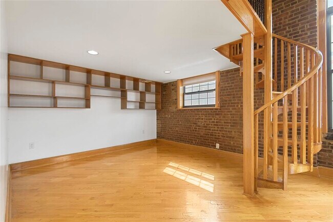 Foto del edificio - 180 Newark Ave