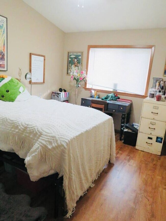 Foto del edificio - 1521 6th St E