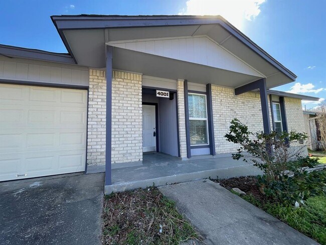 Foto del edificio - 4001 Hillside Dr
