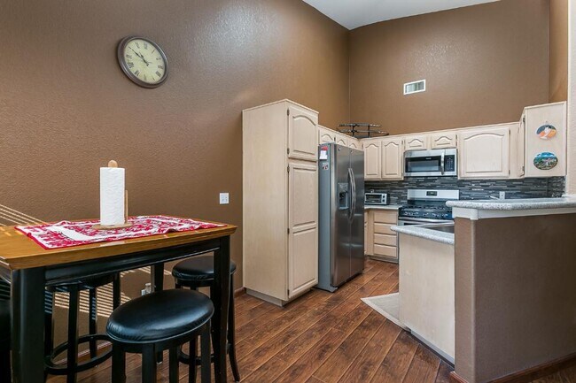 Foto del edificio - Affordable One of a Kind Furnished 2 Bed 2...