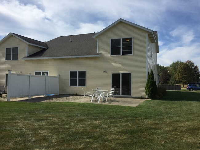 Foto del edificio - 2454, 2456 Millview Zeeland, MI 49464