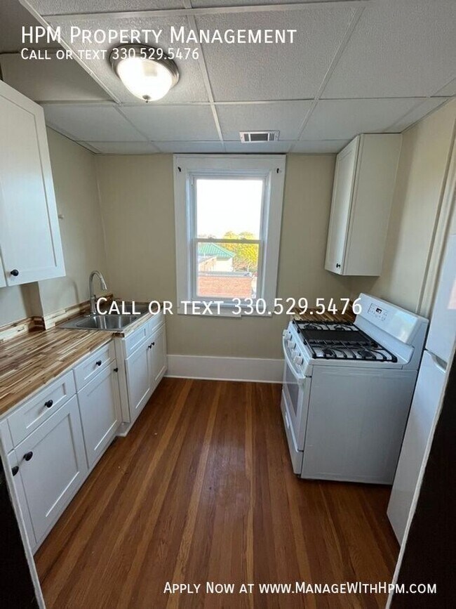Foto del edificio - 798 W Market St