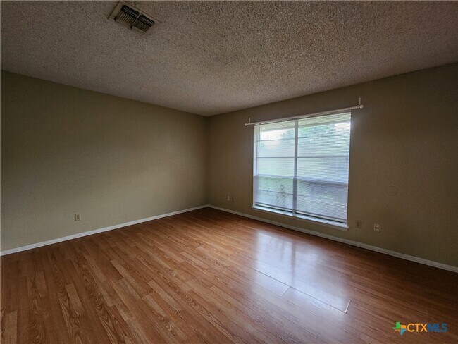Foto del edificio - 317 Briarwood Dr