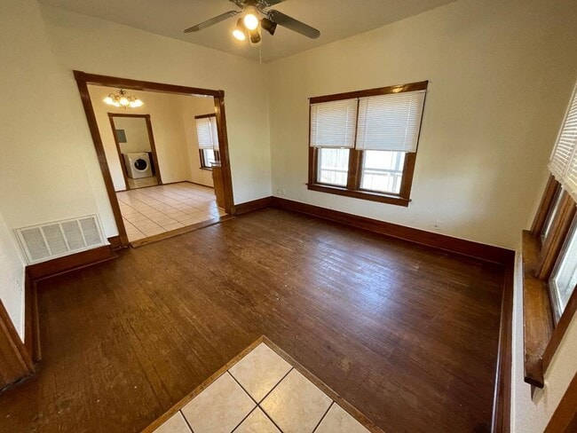 Foto del edificio - ADORABLE 2 BEDROOM 1 BATHROOM HOUSE IN CENTRAL NORMAN