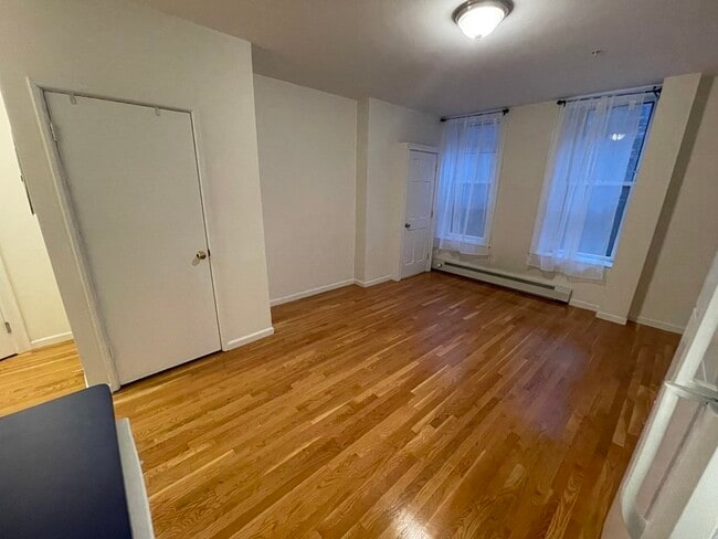 Building Photo - 483 Beacon St