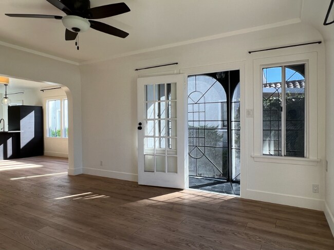 Building Photo - 4510 10th Ave