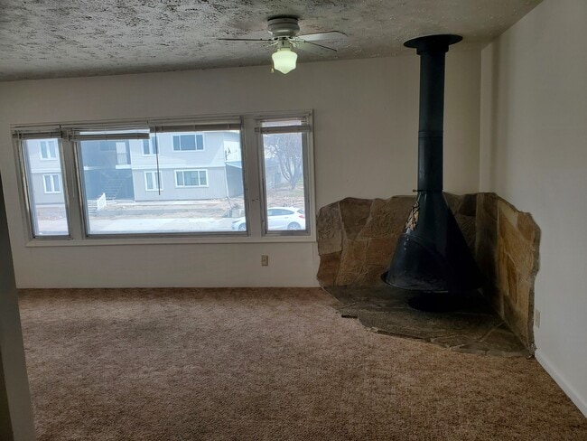 Building Photo - 551 N Water Ave
