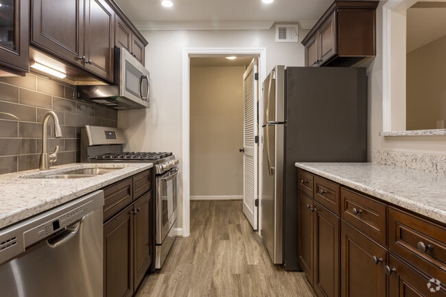 1BR, 1BA - 1040 SF - Calibre Woods