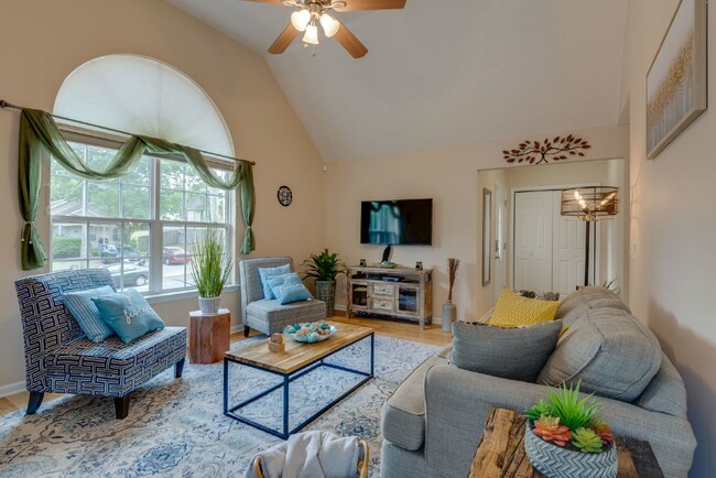 Building Photo - Comfy 3BR/2BA house near Centennial Park a...