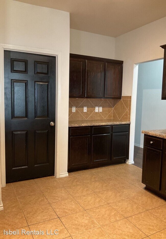 Foto del edificio - 3 br, 2 bath House - 6201 Emilie Lane
