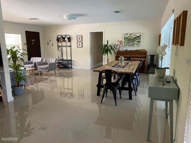 Foto del edificio - 4 br, 3 bath House - 6400 SW 112th St