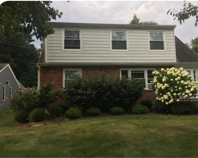 Building Photo - 67 Princeton Pl