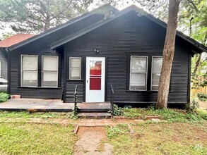 Building Photo - 1203 Leona St