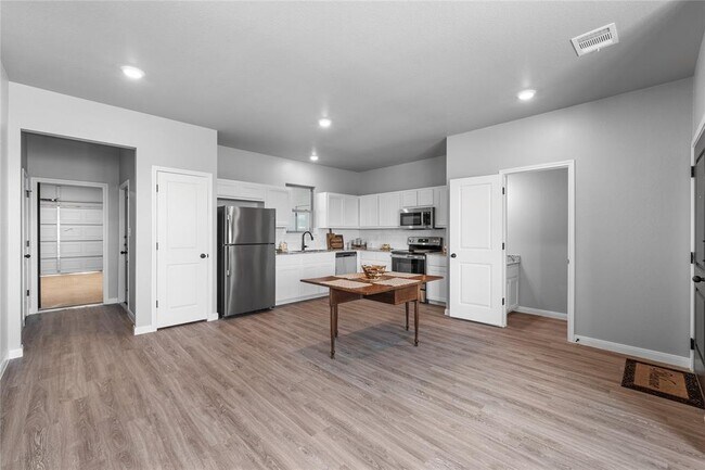 Building Photo - 810 Meiomi Dr
