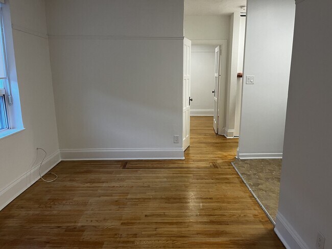 Building Photo - 110 Oriole Pkwy