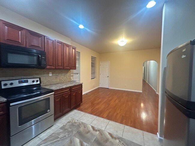 Building Photo - 5446 Walnut St