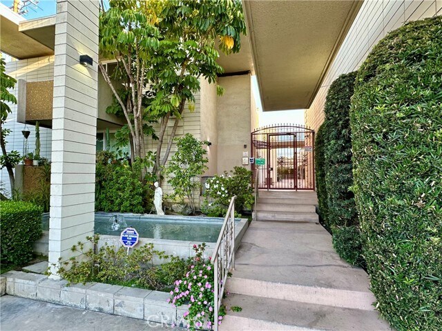 Building Photo - 1200 W Huntington Dr