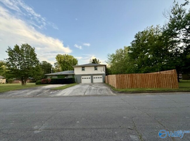 Foto del edificio - 377 College Park Ct NW