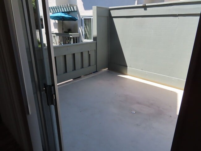 Building Photo - Two Bedroom Townhome in Linda Visa