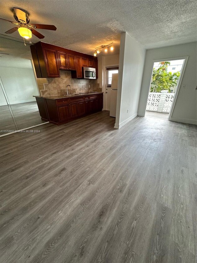 Foto principal - 1614 West Ave