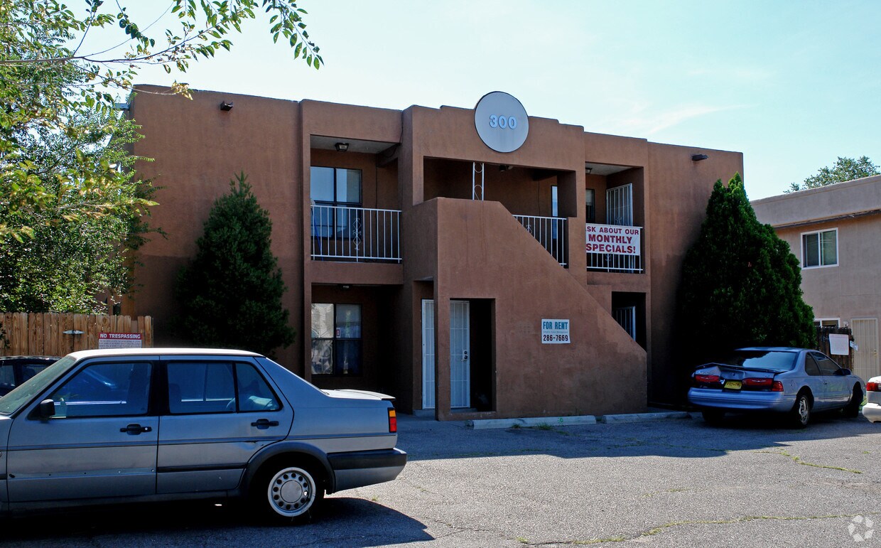 Building Photo - 300 Whispering Sands Ct SE