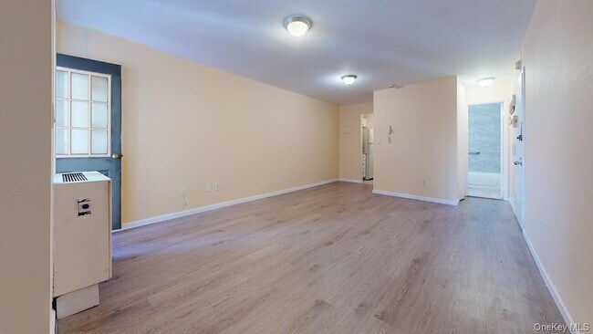 Foto del edificio - 87-30 62nd Ave