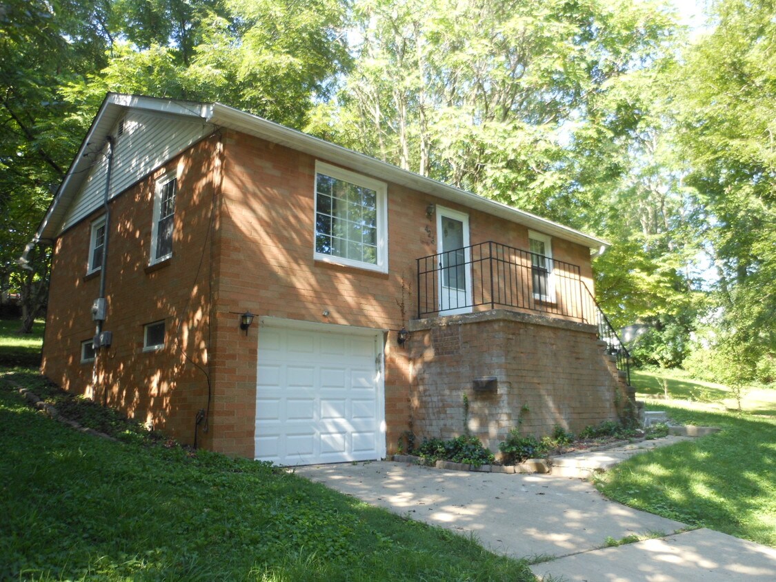 423 Valley Ave, Collinsville, IL 62234 House Rental in Collinsville