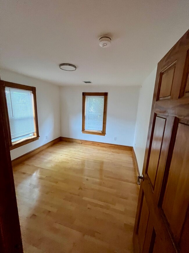 Building Photo - 148 Gore St