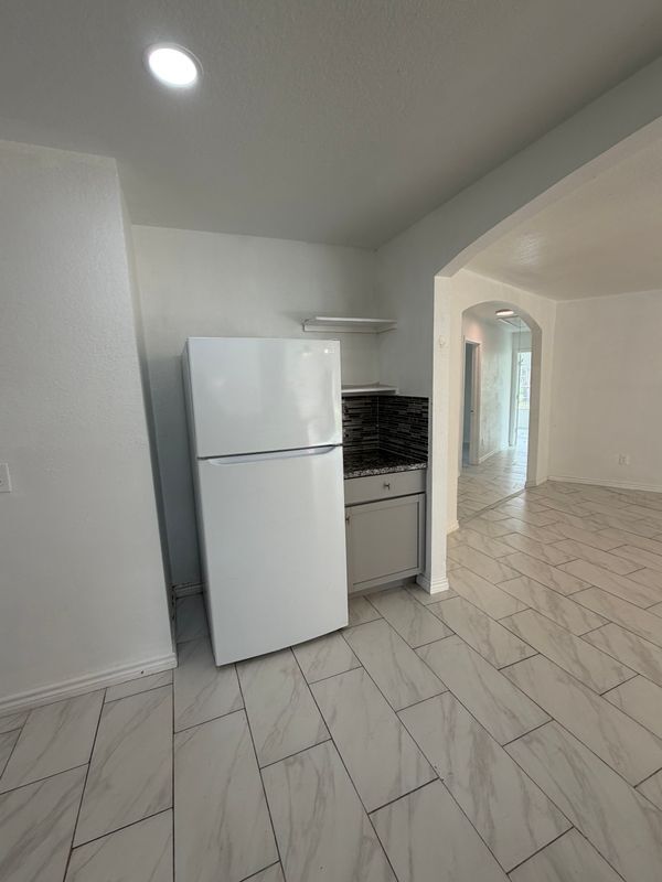 Foto del edificio - 9210 Tacquard Dr