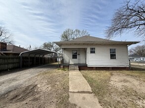 Building Photo - 323 N Stonewall Ave