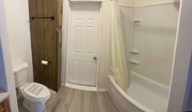 Building Photo - 590 W 200 S