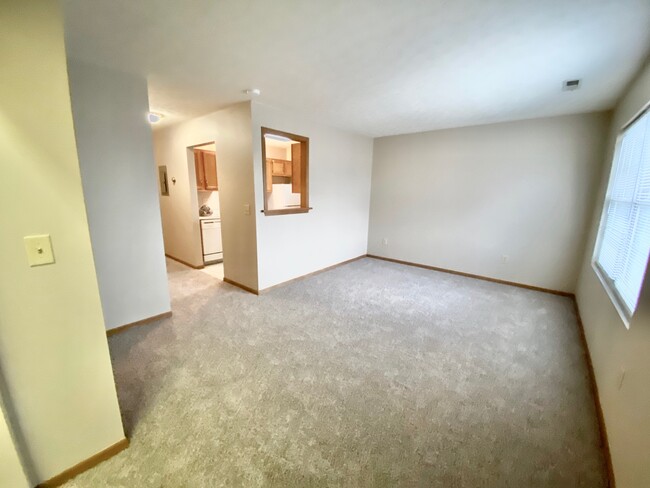 Building Photo - 402 N Owens Dr