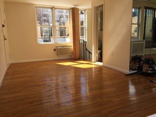 Foto del edificio - 202 E 75th St