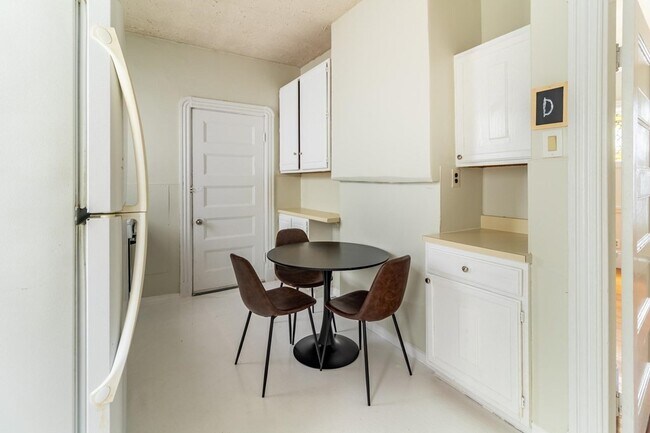 Foto del edificio - 787 Columbia Rd